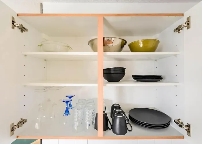 - Kueche - Balkon - Netflix Apartment *